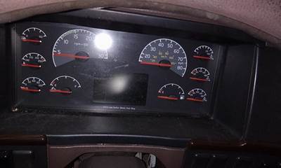 Volvo VNL Instrument Panel Cluster