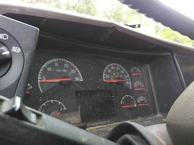 Volvo VNL Instrument Panel Cluster