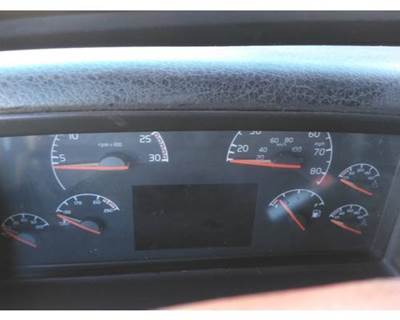 Volvo VNL Instrument Panel Cluster