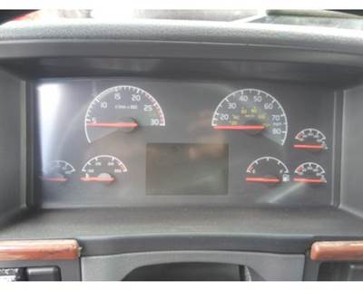 Volvo VNL Instrument Panel Cluster