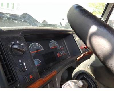 Volvo VNL Instrument Panel Cluster