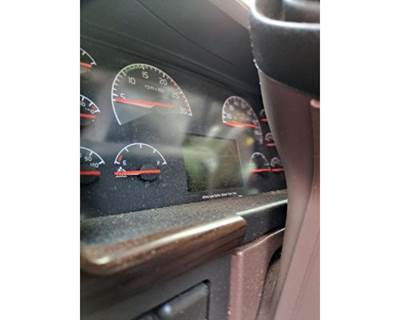 Volvo VNL Instrument Panel Cluster