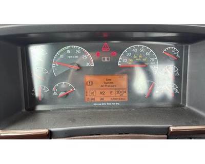 Volvo VNL Instrument Panel Cluster