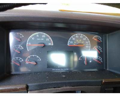 Volvo VNL Instrument Panel Cluster