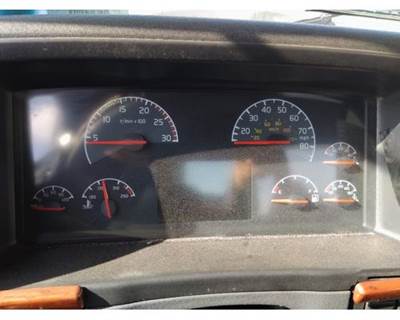 Volvo VNL Instrument Panel Cluster
