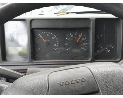 Volvo VNL Instrument Panel Cluster