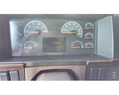Volvo VNL Instrument Panel Cluster