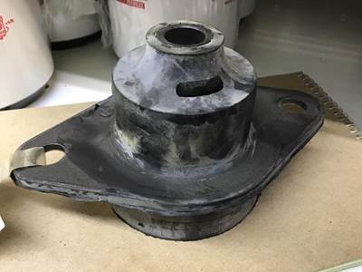 INSULATOR CAB MTG FRT  