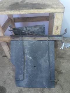 Kenworth T600B Left Mud Flap Hanger