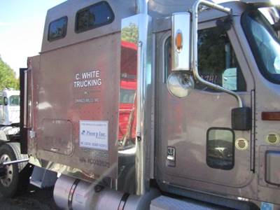 International 9900i Right Muffler Shield