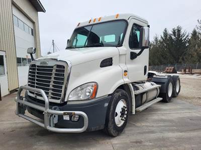 Freightliner Cascadia 113 Day Cab Truck