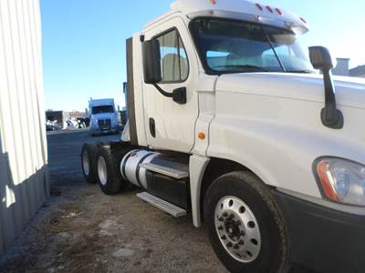 Freightliner Cascadia 125 Day Cab Truck