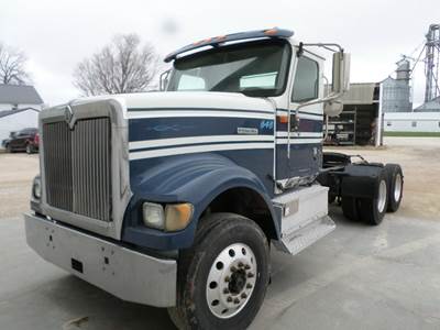 International 9900i Day Cab Truck