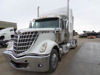 International LoneStar Sleeper Semi Truck