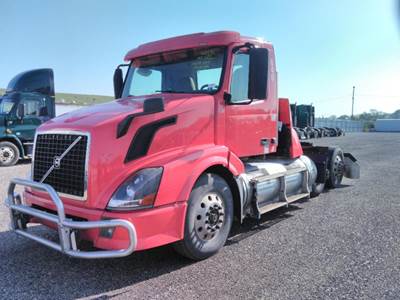 Volvo VNL Day Cab Truck