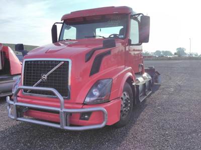 Volvo VNL Day Cab Truck