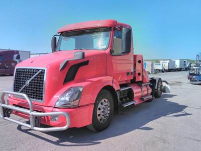 Volvo VNL Day Cab Truck