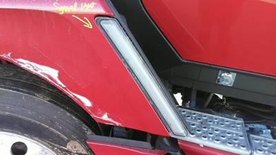 Kenworth T680 Left Parking Lamp / Turn Signal