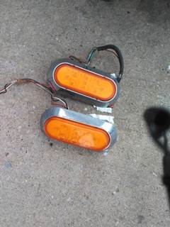 Peterbilt 320 Parking Lamp / Turn Signal