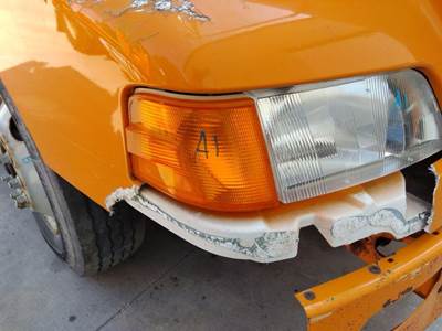 Volvo VNM Right Parking Lamp / Turn Signal