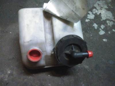 Freightliner Cascadia 125 Power Steering Reservoir