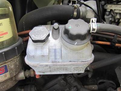 Freightliner Cascadia 126 Power Steering Reservoir