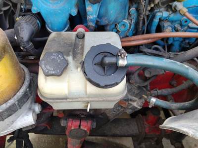 Freightliner Century Class 120 Power Steering Reservoir for a Freightliner CENTURY 120