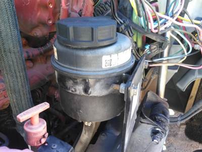 Mack Pinnacle CXU612 Power Steering Reservoir for a Mack CXU612