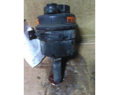 Mack Pinnacle CXU612 Left Power Steering Reservoir for a Mack CXU612