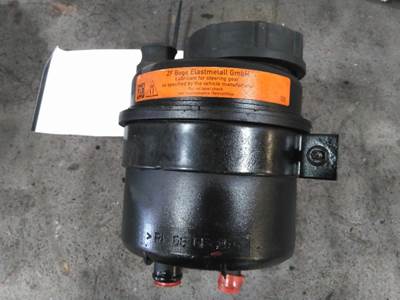 Mack Pinnacle CXU613 Left Power Steering Reservoir for a Mack CXU613