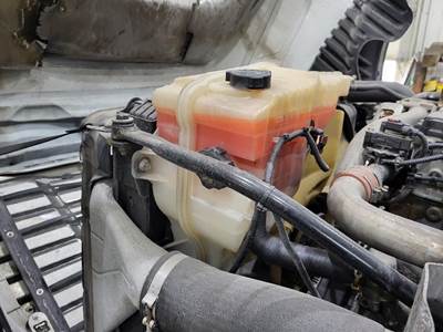 Freightliner Cascadia 125 Radiator Overflow Bottle / Surge Tank