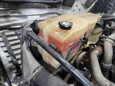 Freightliner Cascadia 125 Radiator Overflow Bottle / Surge Tank