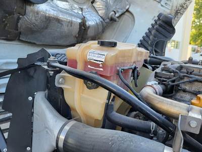 Freightliner Cascadia 125 Radiator Overflow Bottle / Surge Tank