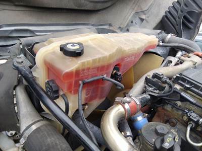 Freightliner Cascadia 125 Radiator Overflow Bottle / Surge Tank