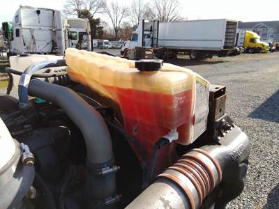 Kenworth T680 Radiator Overflow Bottle / Surge Tank