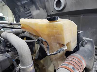 Kenworth T680 Radiator Overflow Bottle / Surge Tank