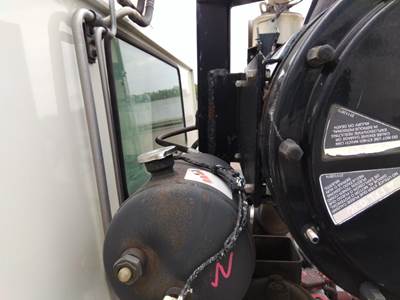 Mack LEU633 Radiator Overflow Bottle / Surge Tank