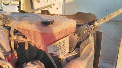 Peterbilt 365 Radiator Overflow Bottle / Surge Tank