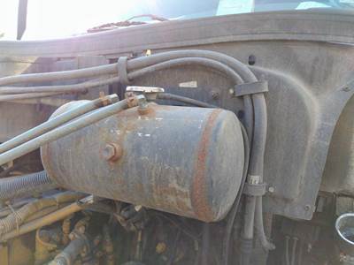 Peterbilt 387 Radiator Overflow Bottle / Surge Tank