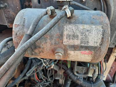 Peterbilt 387 Radiator Overflow Bottle / Surge Tank