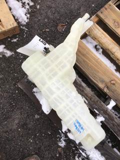 Peterbilt 579 Radiator Overflow Bottle / Surge Tank