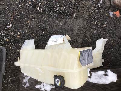 Peterbilt 579 Radiator Overflow Bottle / Surge Tank