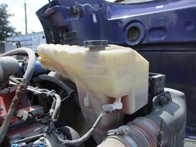 Peterbilt 579 Radiator Overflow Bottle / Surge Tank