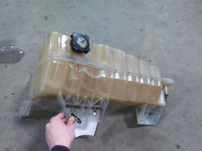 Peterbilt 579 Radiator Overflow Bottle / Surge Tank