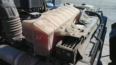 Peterbilt 579 Radiator Overflow Bottle / Surge Tank