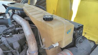 Peterbilt 579 Radiator Overflow Bottle / Surge Tank