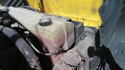 Peterbilt 579 Radiator Overflow Bottle / Surge Tank
