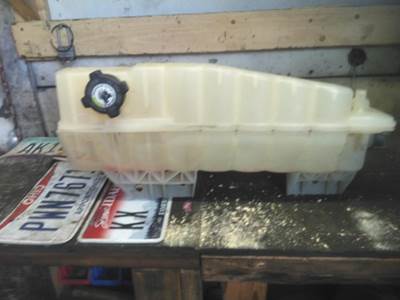 Peterbilt 579 Radiator Overflow Bottle / Surge Tank