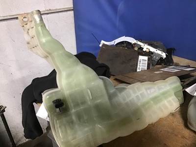 Peterbilt 579 Radiator Overflow Bottle / Surge Tank