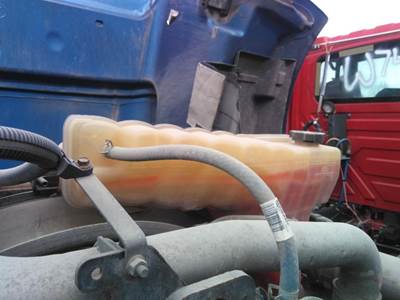 Peterbilt 579 Radiator Overflow Bottle / Surge Tank